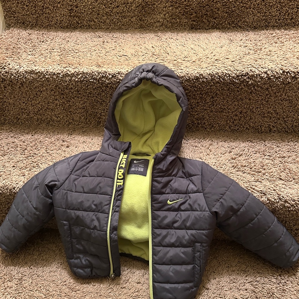 Nike Gray and Green Puffer Jacket with Quilted Design